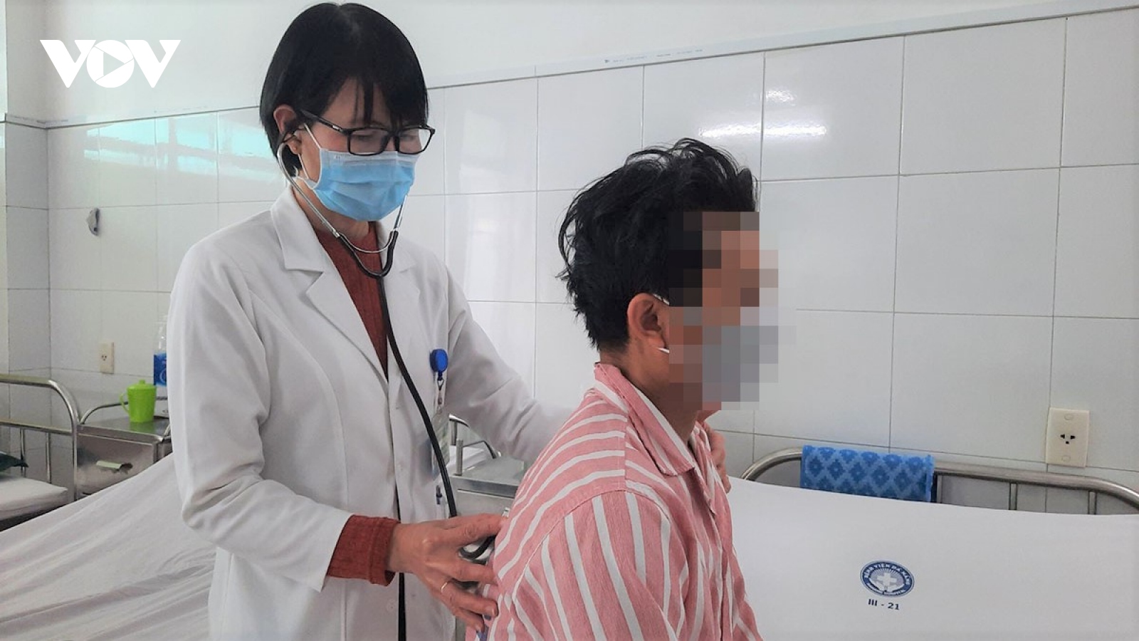 Gắp đinh sắt dài 3cm trong phế quản bệnh nhân